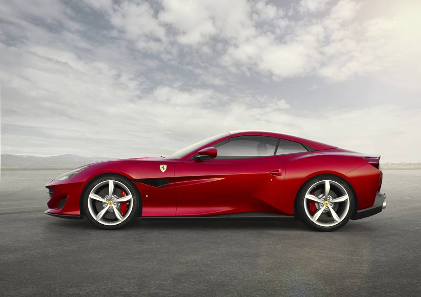 La Ferrari Portofino  la nuova Gran Turismo V8 destinata a dominare il segmento di riferimento grazie a una perfetta combinazione di sportivit, eleganza e comfort on-board. Per una vettura cos versatile, caratterizzata dalla guida all’aria aperta,  stato scelto un nome evocativo, quello di uno dei borghi pi belli d’Italia. A questa meravigliosa localit  stato dedicato anche il colore con cui viene lanciata la nuova Ferrari: il rosso Portofino. Con i suoi 600 cv e accelerazioni da 0 a 100 km/h in soli 3,5 secondi, la Ferrari Portofino , infatti, la pi potente convertibile a offrire contemporaneamente il tetto rigido retrattile, un baule capiente e una grande abitabilit.